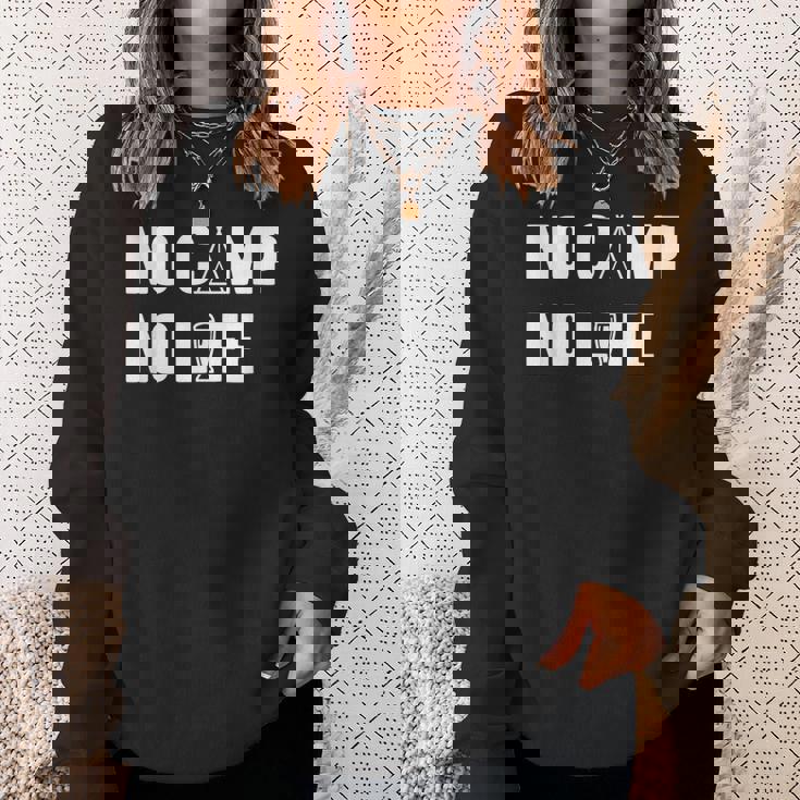 ノーキャンプノーライフ キャンプ好き アウトドア好き アウトドア趣味 クール キャンプ テント スウェットシャツ 彼女への贈り物