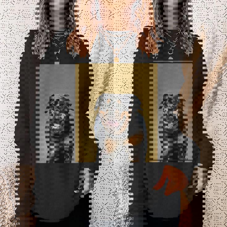 ハッピーロットワイラー犬自撮りポートレート スウェットシャツ 彼女への贈り物