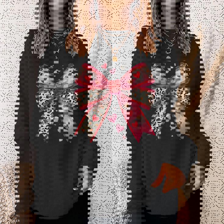 ハート付きピンクヒョウ柄リボン。 スウェットシャツ 彼女への贈り物