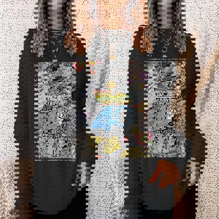 バック・トゥ・ザ・フューチャー 40周年記念ステッカー コラージュ スウェットシャツ 彼女への贈り物