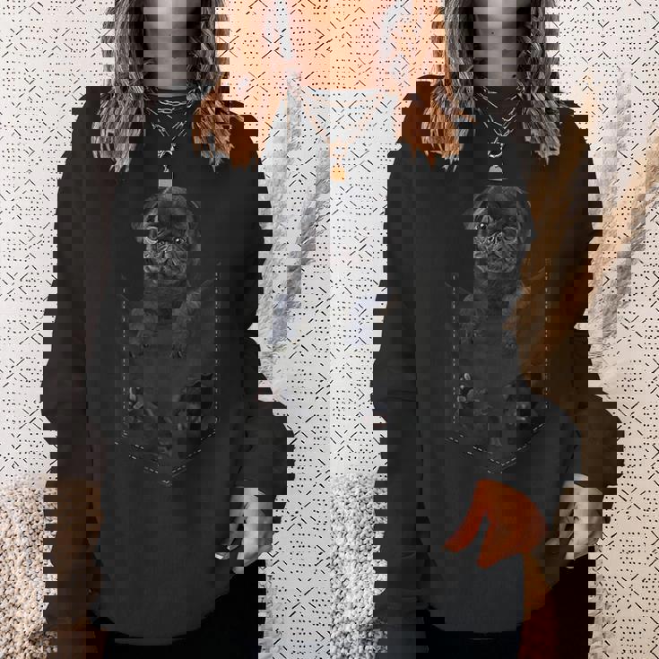 パグ犬愛好家のための面白いブラックパグをポケットに入れましょう。 スウェットシャツ 彼女への贈り物