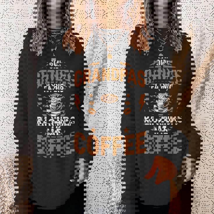 ビンゴをするおじいちゃんもいる本当のおじいちゃんがコーヒーを淹れる スウェットシャツ 彼女への贈り物