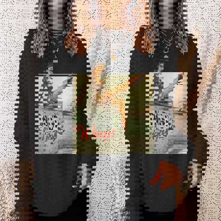 ピンナップガールの羽ビンテージポスターww2 スウェットシャツ 彼女への贈り物