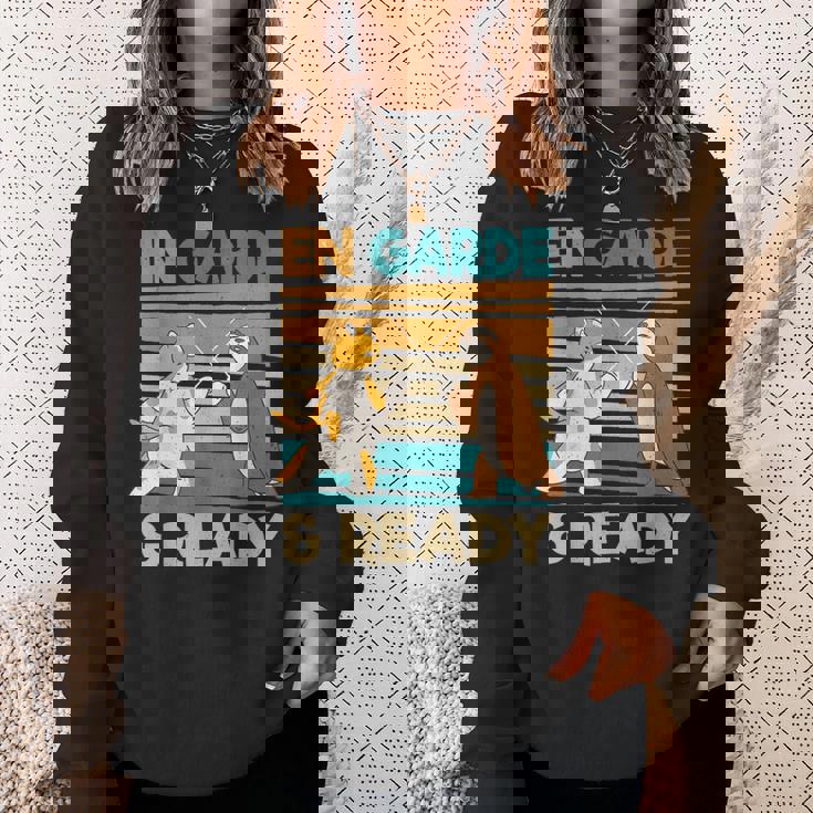 フェンシング猫ナマケモノファニーフェンサー スウェットシャツ 彼女への贈り物