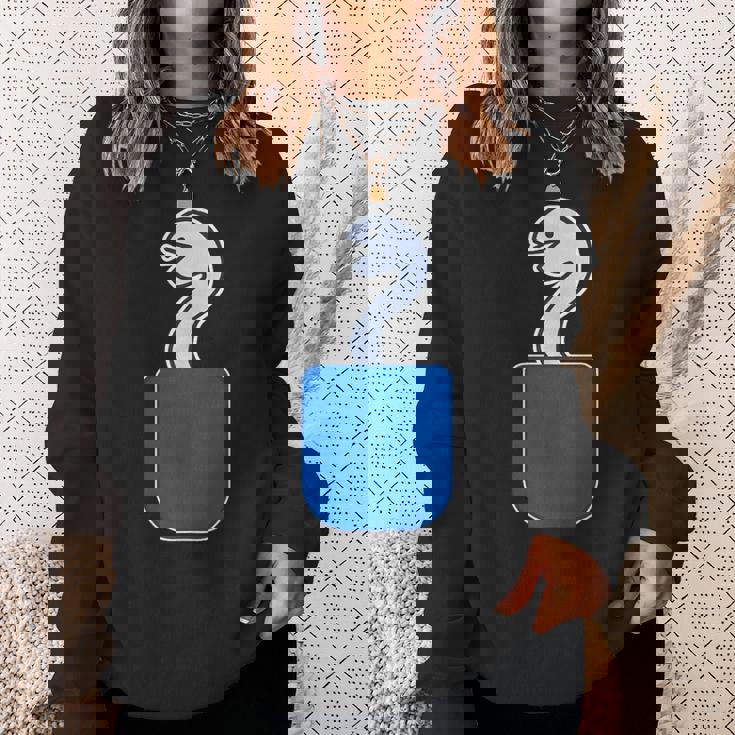 ヘビ 蛇（巳年）《いん ざ ポケット》ワンポイント 胸【どうぶつ フレンズ】動物 ポップ かわいい イラスト スウェットシャツ 彼女への贈り物