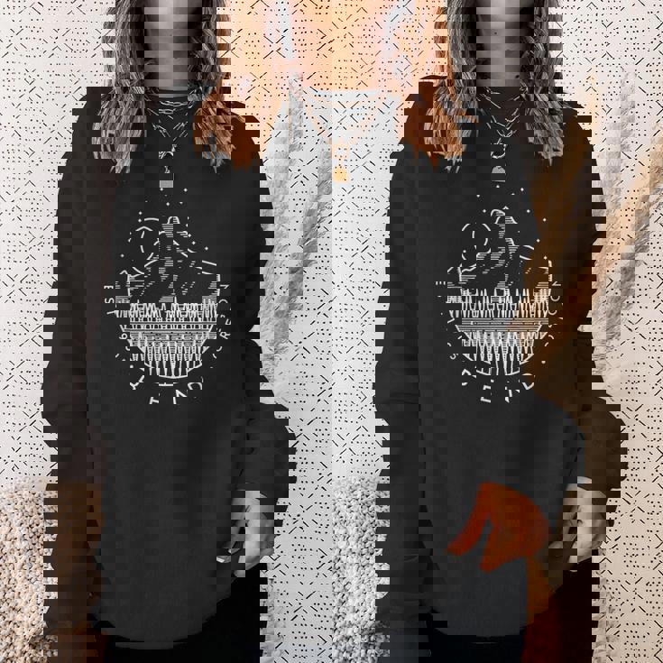 ベンド オレゴン 山と森 シンプル ミニマルデザイン スウェットシャツ 彼女への贈り物