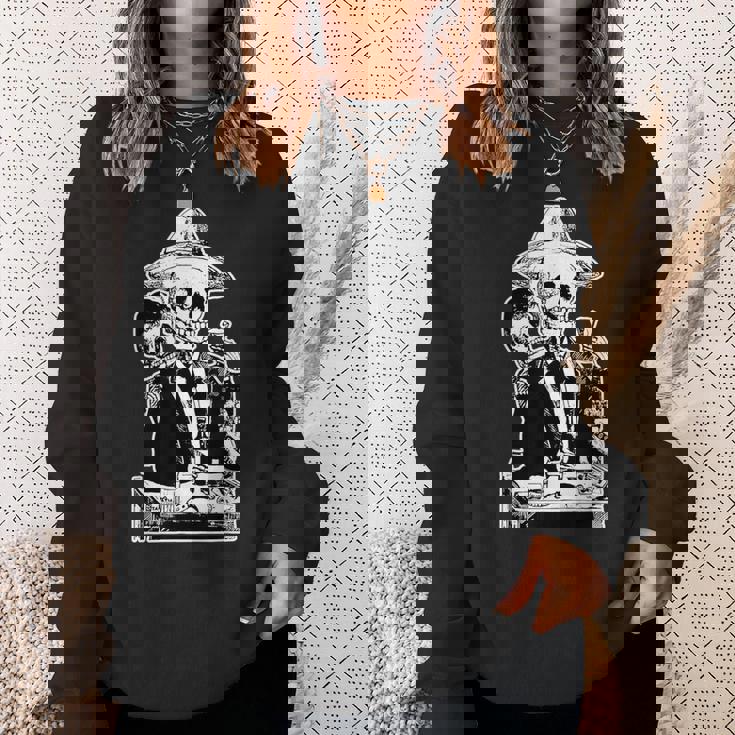 ホセ・グアダルーペ・ポサダ作 アルコール カラベラ 1888 スウェットシャツ 彼女への贈り物