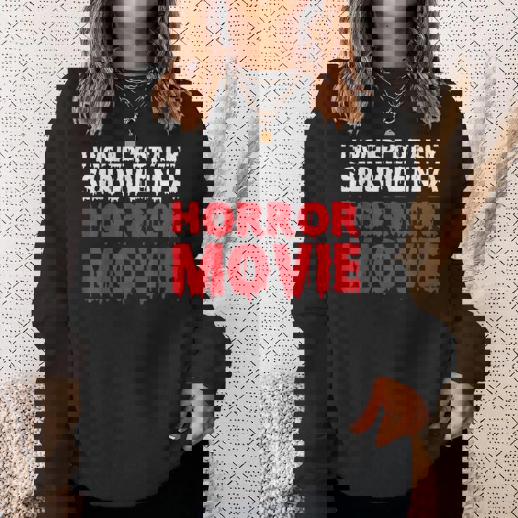 ホラー映画なら絶対生き残るよ スウェットシャツ 彼女への贈り物