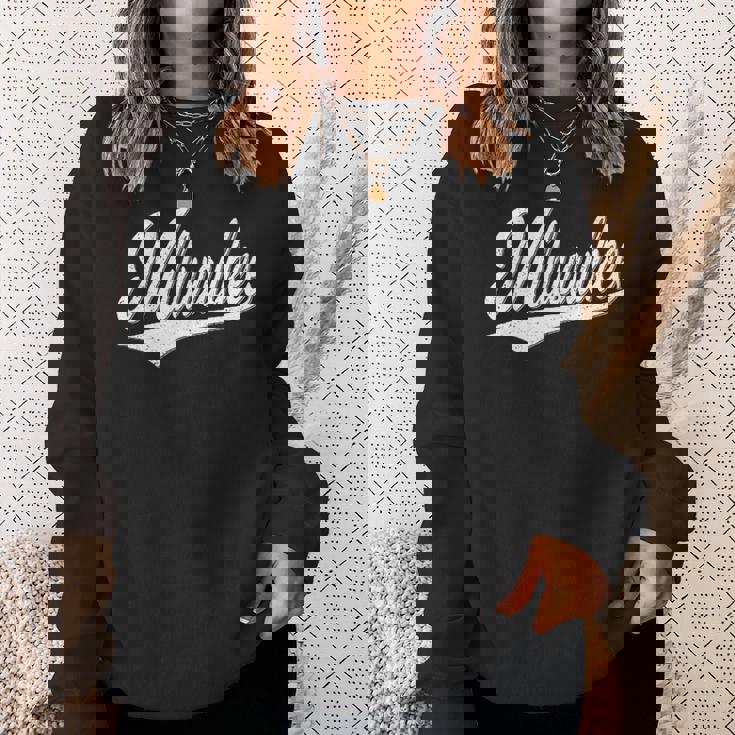 ミルウォーキー ウィスコンシン バーシティ スクリプト ヴィンテージ スポーツスタイル スウェットシャツ 彼女への贈り物