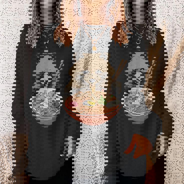 ラーメンたぬき タヌキ おもしろ ユニーク 動物 アニマル 狸 漢字 麺 グラフィック イラスト アニメ スウェットシャツ 彼女への贈り物