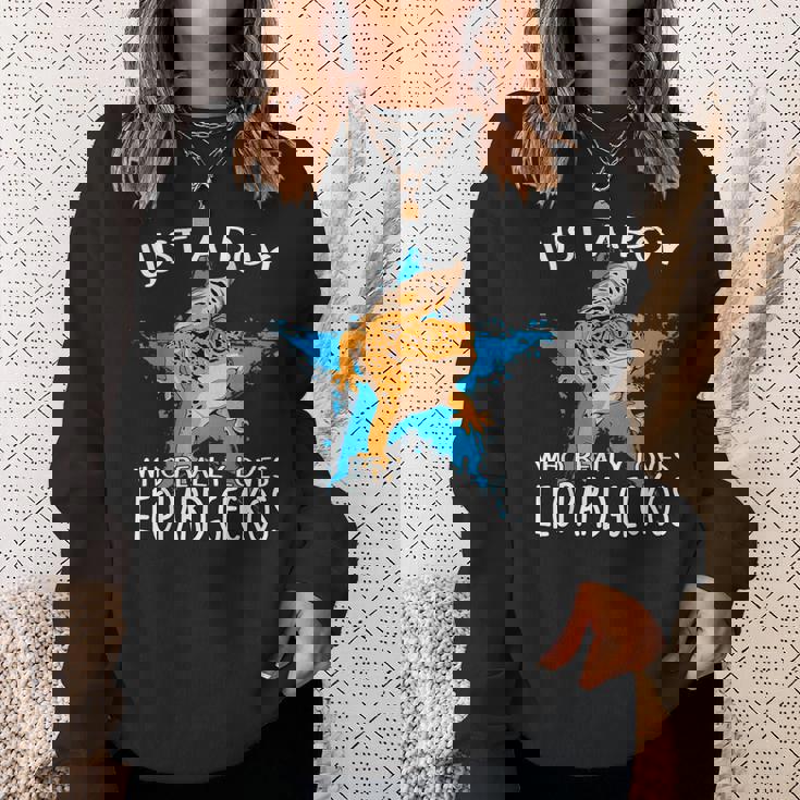 レオパード・ゲッコーが大好きな男の子です。トカゲ 爬虫類 ヒョウモントカゲモドキ スウェットシャツ 彼女への贈り物