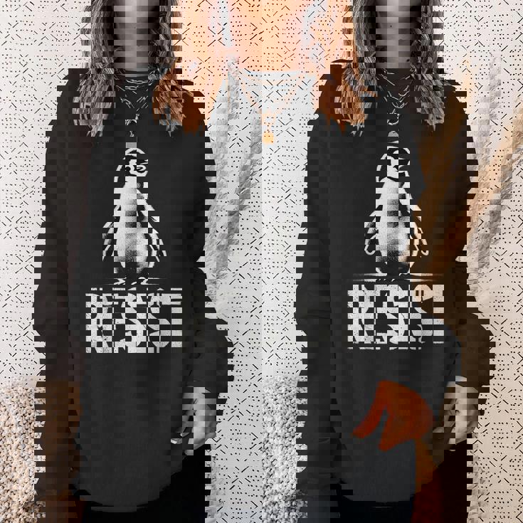 レジスト ペンギン アクティビズム ティー ペンギン 抗議 関税 スウェットシャツ 彼女への贈り物