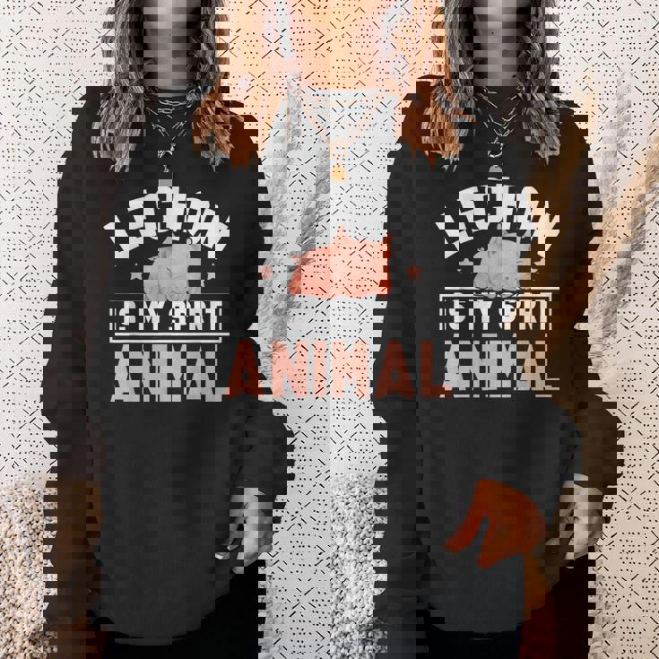 レチョンは私の精神動物です面白いですlechon Pinoy スウェットシャツ 彼女への贈り物