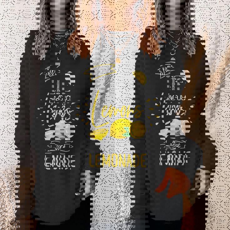 人生があなたにレモンを与えるとき、レモネードギフトを作る スウェットシャツ 彼女への贈り物