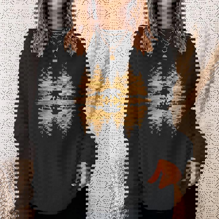 夕暮れのクマと森 自然愛好家 スウェットシャツ 彼女への贈り物