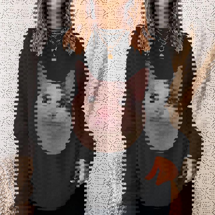 微笑む猫のミームベルーガ スウェットシャツ 彼女への贈り物