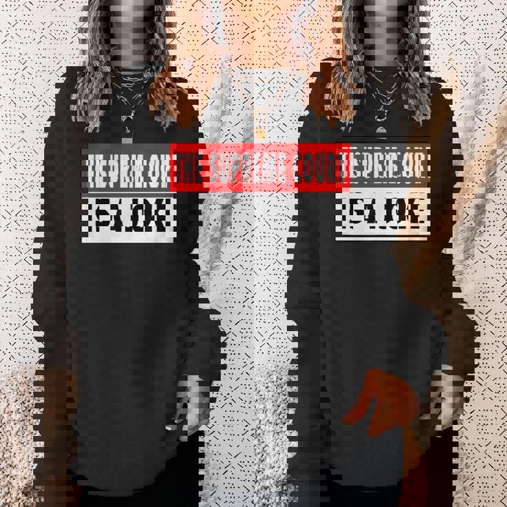 最高裁判所なんて冗談だよ最高に間違ってるシュープリームスのミーム スウェットシャツ 彼女への贈り物