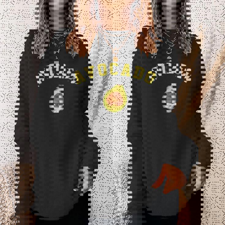 楽しいアボカドの面白いカレッジチームロゴ 英語の言葉 スウェットシャツ 彼女への贈り物