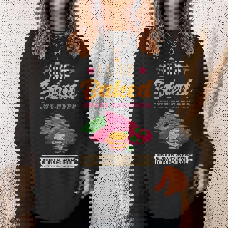 焼き芋が好きで、3人で面白いじゃがいも スウェットシャツ 彼女への贈り物