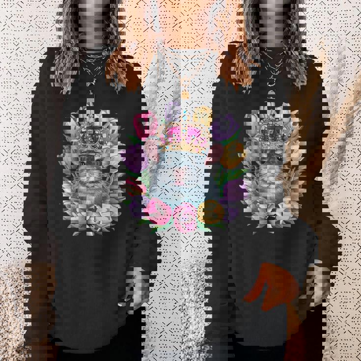 王冠とカラフルなチューリップを持つかわいいチンチラ スウェットシャツ 彼女への贈り物