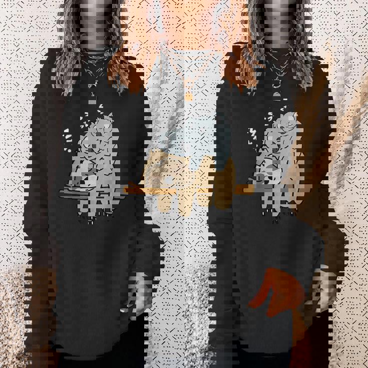 眠っているかわいい怠け者ナマケモノ ベビーコアラ ママベア昼寝 スウェットシャツ 彼女への贈り物