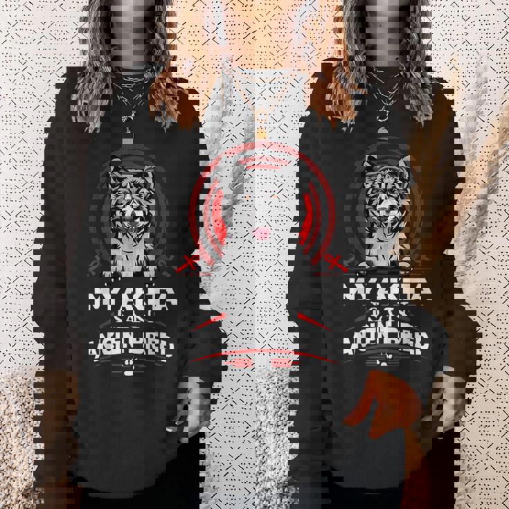 私の秋田は古代の品種の面白い子犬の犬の恋人です スウェットシャツ 彼女への贈り物