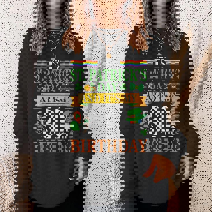 聖パトリックの日と私の30歳の誕生日 30歳 スウェットシャツ 彼女への贈り物