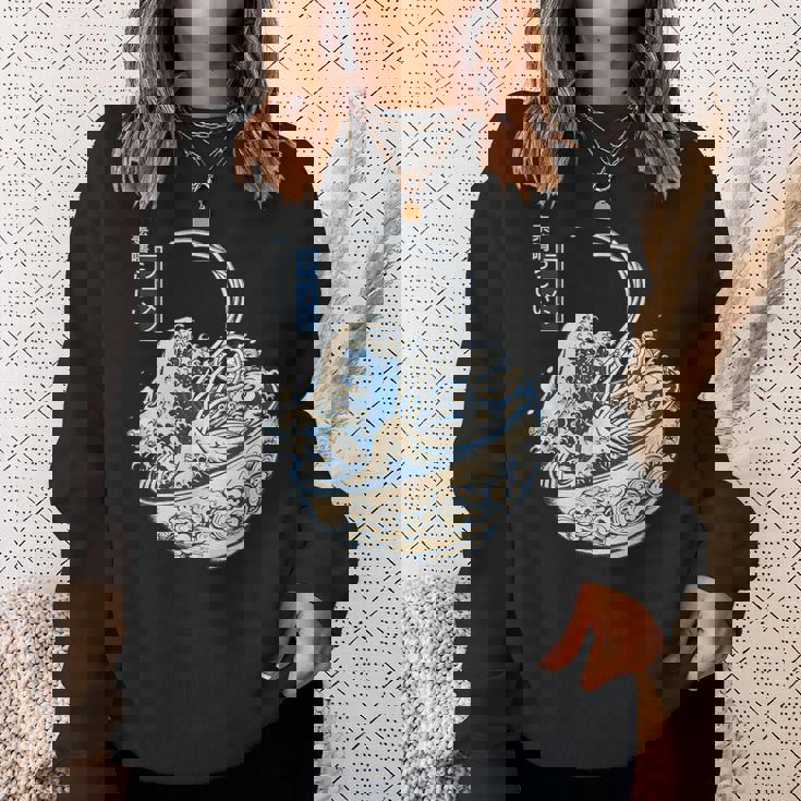 葛飾 北斎 神奈川沖浪裏 有名なヴィンテージアート ラーメン好き ラーメンオタク ラーメン 面白い ネタ ごはん 飯 麺 スウェットシャツ 彼女への贈り物