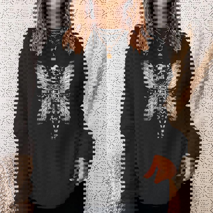 蝶の羽を持つスケルトンのイラスト スウェットシャツ 彼女への贈り物