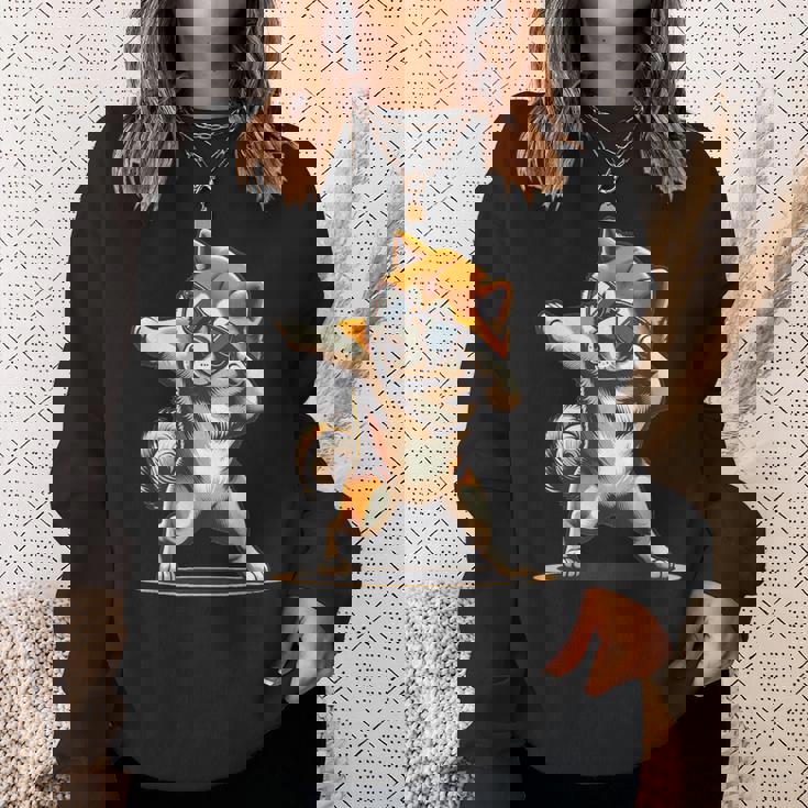 軽く叩く秋田犬 踊る軽く叩く犬 スウェットシャツ 彼女への贈り物