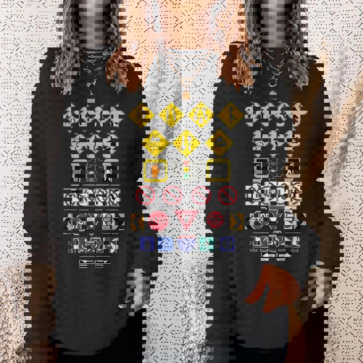 道路標識、警告標識 スウェットシャツ 彼女への贈り物