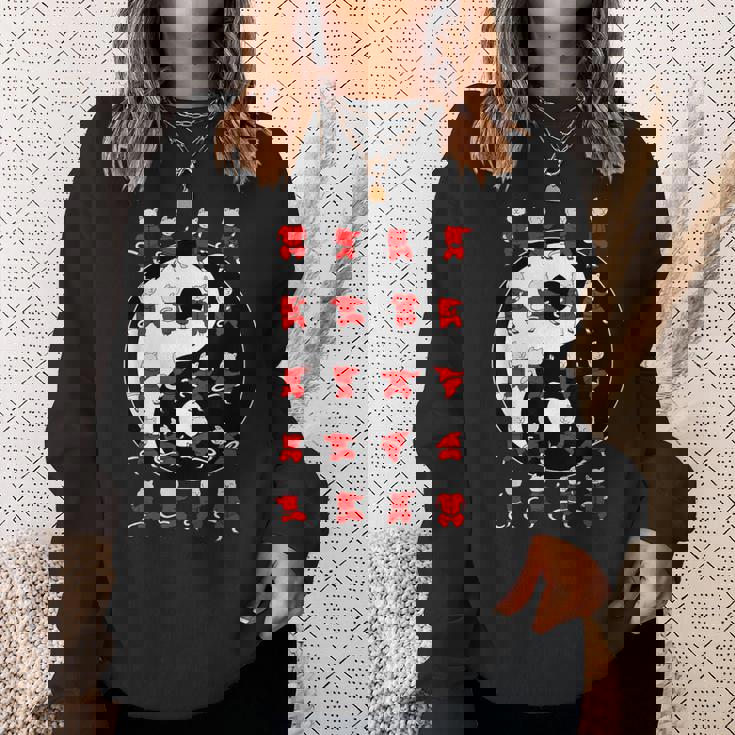 面白い太極拳猫が陰陽のデザインを動かす スウェットシャツ 彼女への贈り物