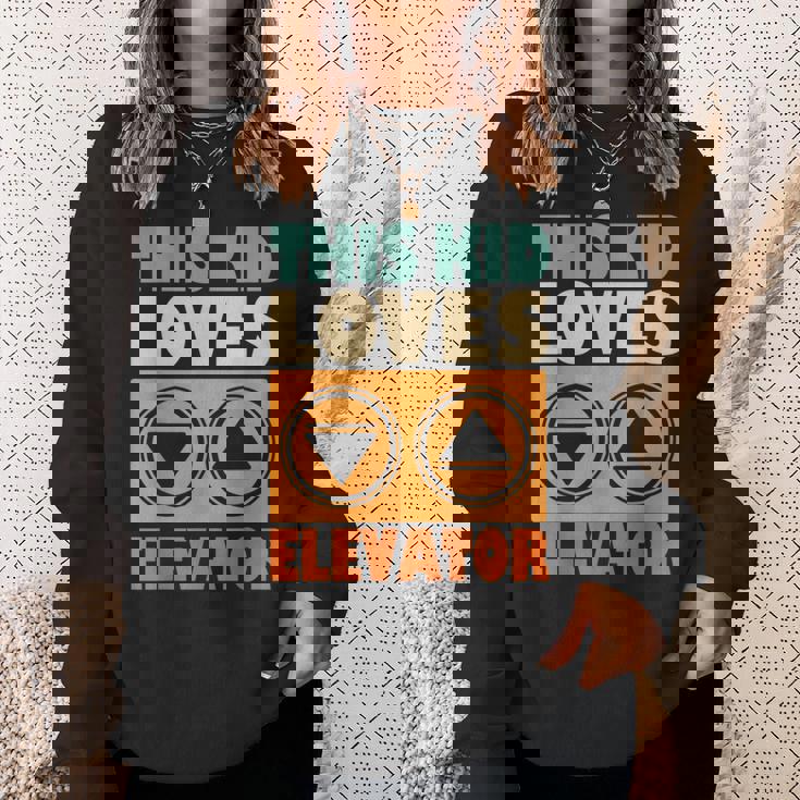 面白い引用エレベーター This Kid Loves Elevator Elevator Loves Elevator スウェットシャツ 彼女への贈り物