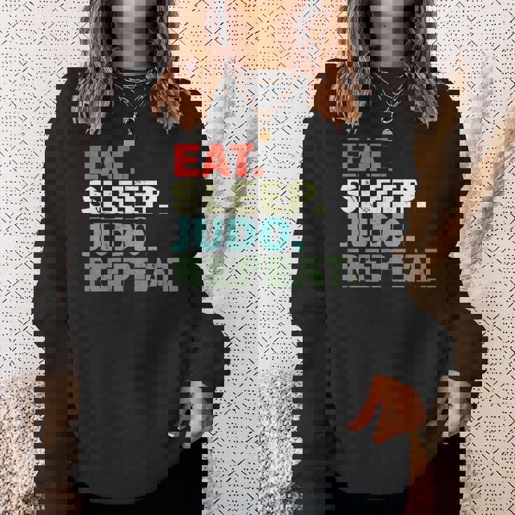 面白い柔道家が寝る柔道を食べる スウェットシャツ 彼女への贈り物