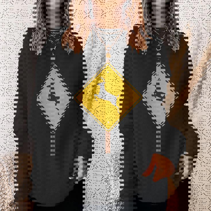 鹿を渡る道路標識コスチューム スウェットシャツ 彼女への贈り物