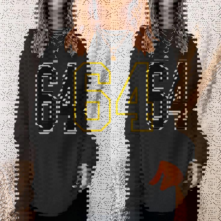 黒と黄色のカレッジスポーツスタイルの64番。 スウェットシャツ 彼女への贈り物