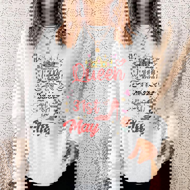 5月31日 誕生日 この女王は5月31日に生まれました スウェットシャツ 彼女への贈り物