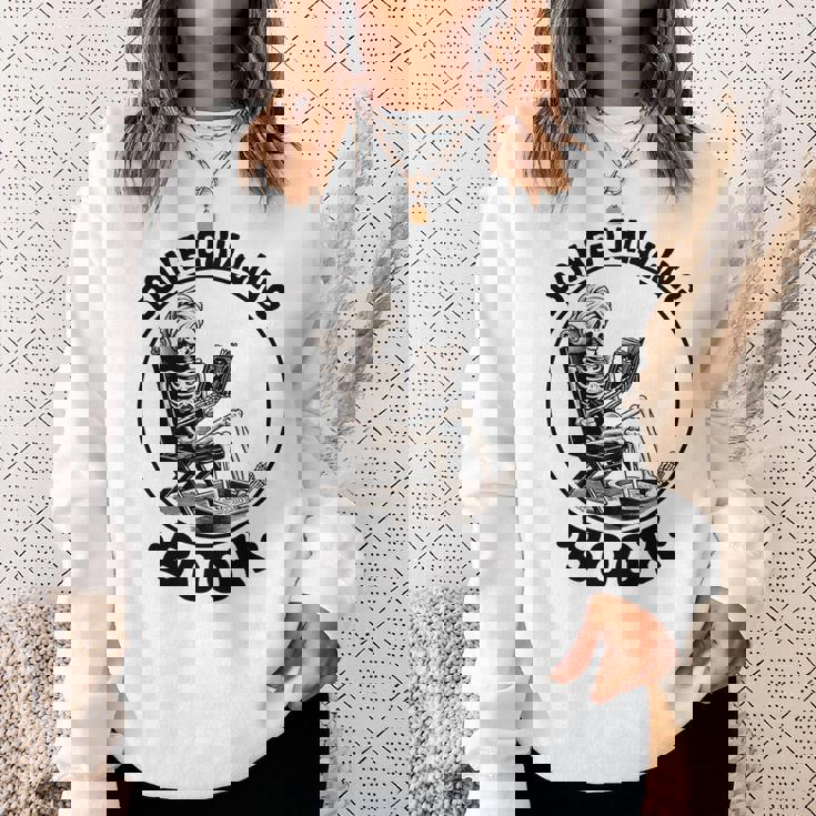 Bone-Chilling 本 スケルトン 読書 ブックワームブックラバーズ 長袖tシャツ スウェットシャツ 彼女への贈り物