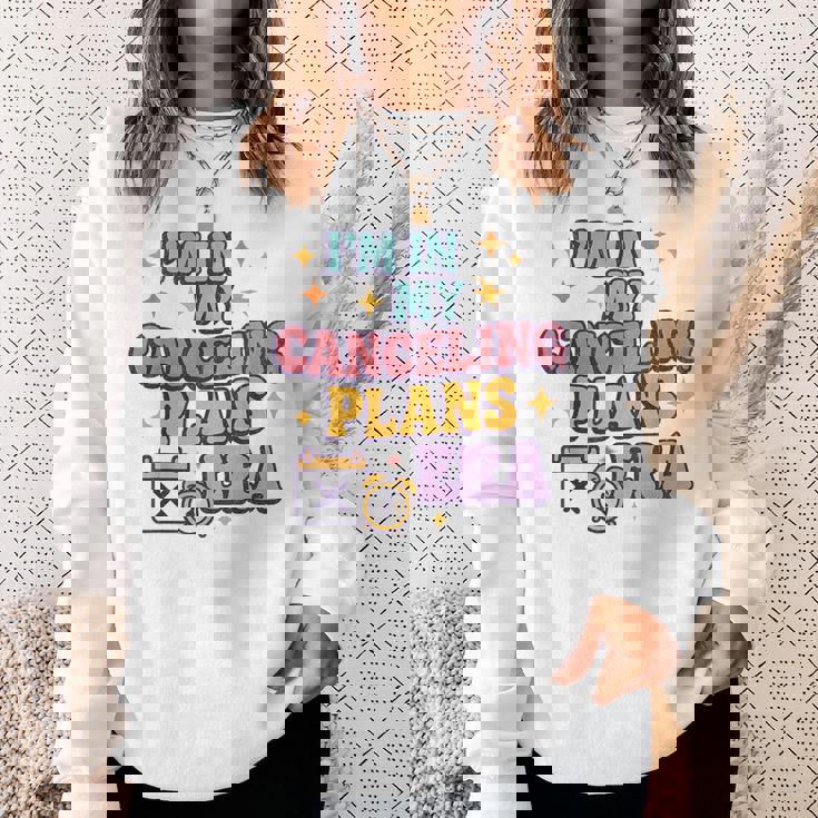 Canceling Plans Era – 面白い内向的反社会的t スウェットシャツ 彼女への贈り物