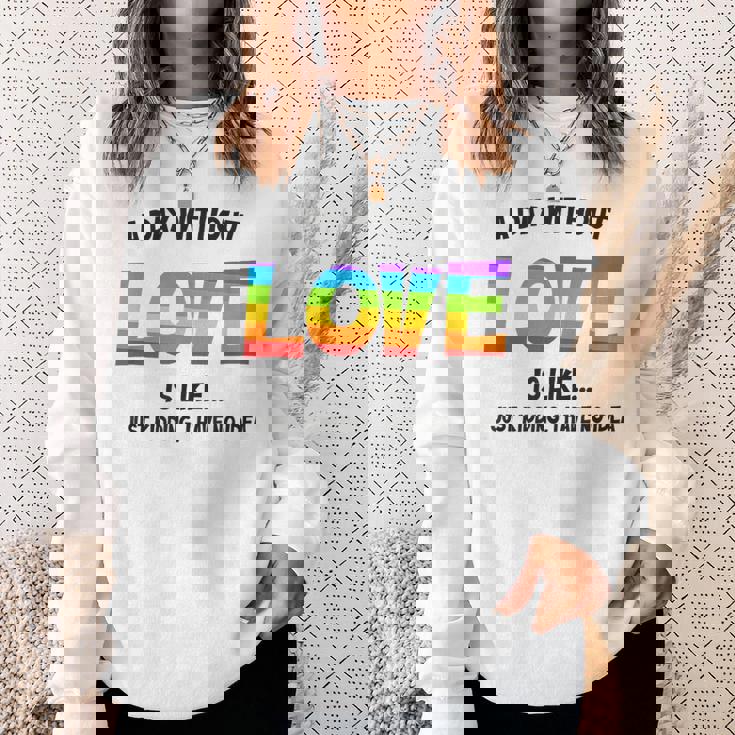 Celebrating Love Lgbtq ゲイプライドグッズ レズビアンレインボー スウェットシャツ 彼女への贈り物