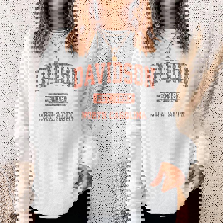 Davidson ノースカロライナ Nc ビンテージ アスレチック スポーツデザイン スウェットシャツ 彼女への贈り物