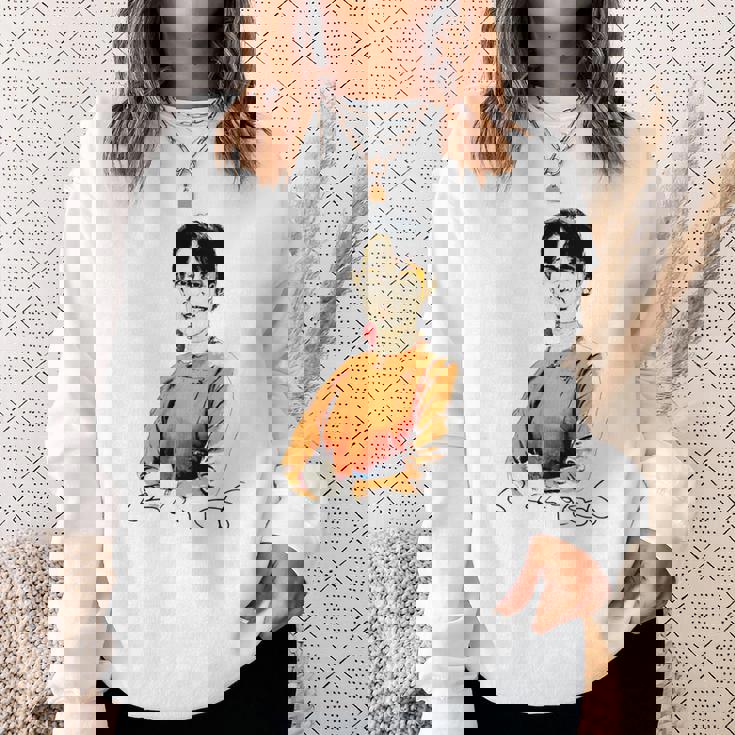 Daw Aunganuu Kyi-Signature 長袖tシャツ スウェットシャツ 彼女への贈り物