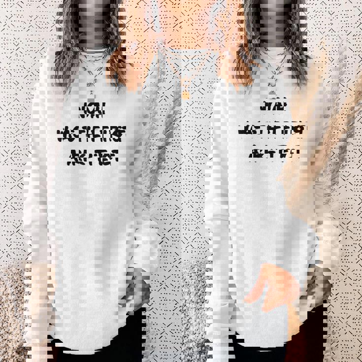 Clean Bible Character Humor – Noah The Ark-Itect Joke スウェットシャツ 彼女への贈り物