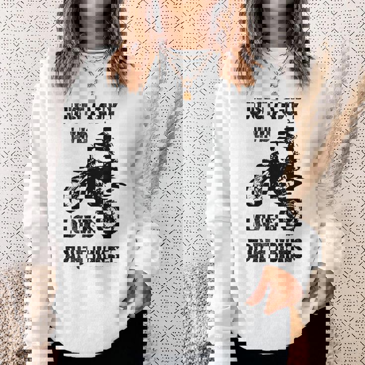 メンズ Just A Guy Who Loves ダートバイク 面白い モトクロス スウェットシャツ 彼女への贈り物