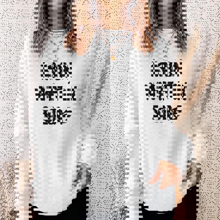 I Know What I'm Doing 面白いホワイトライパーティーアイデア スウェットシャツ 彼女への贈り物