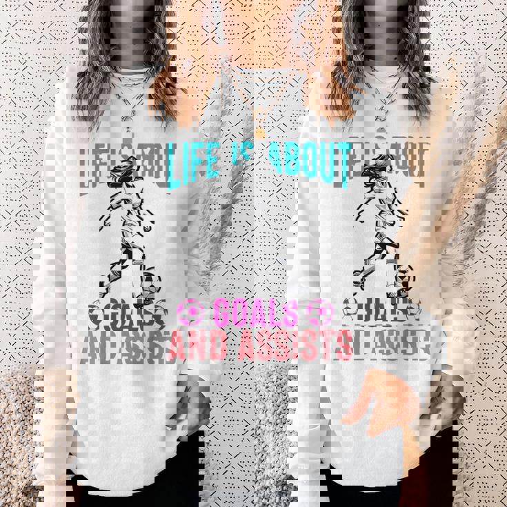 Life's About Goals And Assists サッカー 面白いサッカー選手 スウェットシャツ 彼女への贈り物