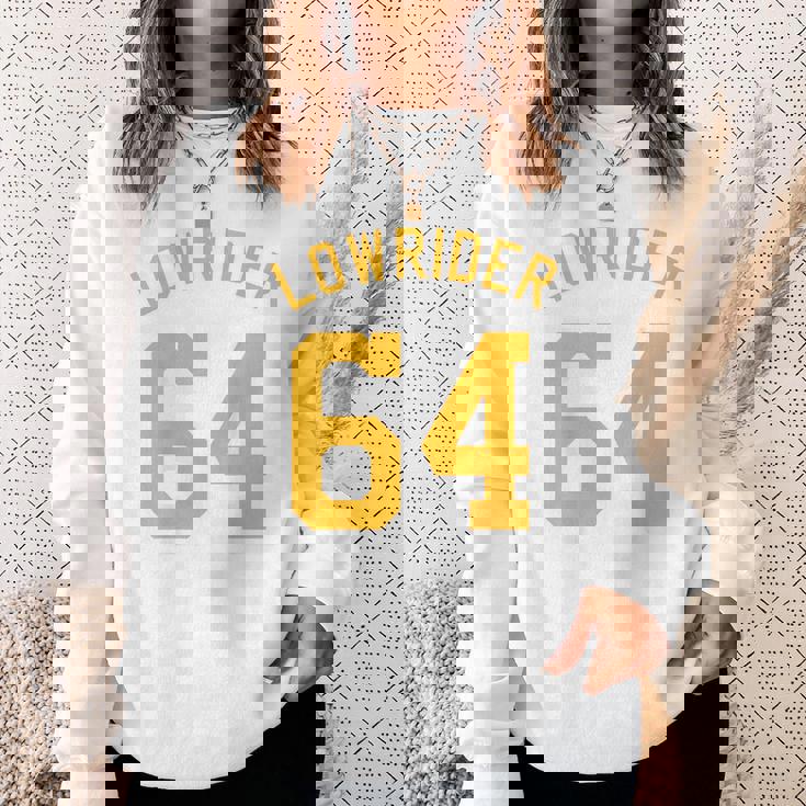 Lowrider 64 Jersey Number On The Back Classic Lowrider Car スウェットシャツ 彼女への贈り物