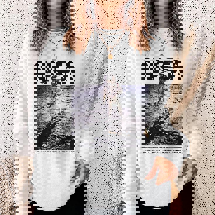 Nasaアポロ11号の月面宇宙飛行士の有名なワームロゴ スウェットシャツ 彼女への贈り物