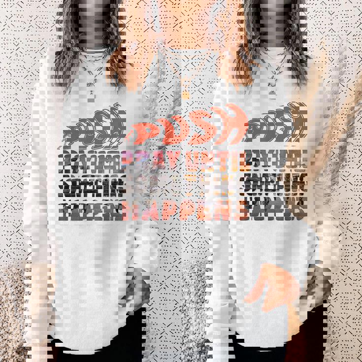 Pray Untilomething Happens インスピレーショナル クリスチャン スウェットシャツ 彼女への贈り物