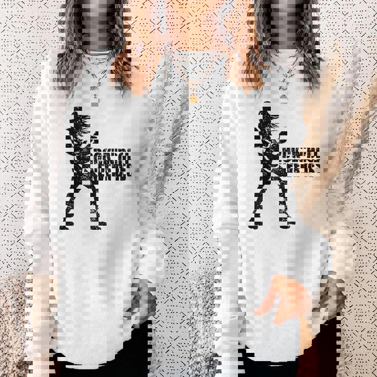 Rock 'N' Roll Never Dies ギタープレーヤー スウェットシャツ 彼女への贈り物